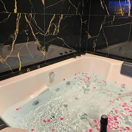 La Bulle Emeraude - Jacuzzi, Terrasse, Parking Prive Et Gratuit Saint-Omer (Pas-de-Calais)