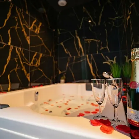 La Bulle Emeraude - Jacuzzi, Terrasse, Parking Prive Et Gratuit Apartmán *